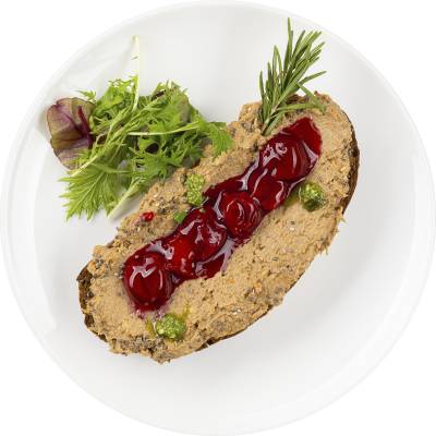 Брускетта с пате из куриной печени с пряной вишней