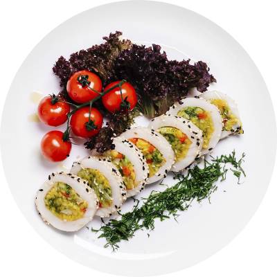 Фаршированный кальмар с булгуром и овощами