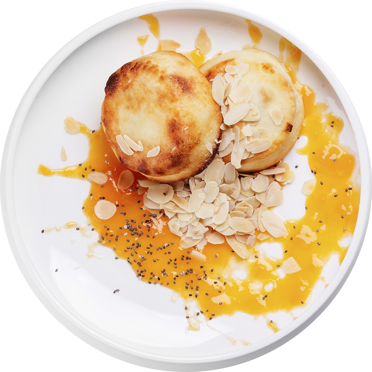 Сырники с рикоттой, абрикосовым джемом и миндалем, 2 шт.