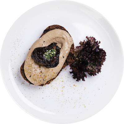 Брускетта с паштетом из мяса птицы